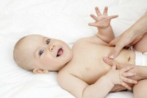 علت نفخ شکم نوزاد