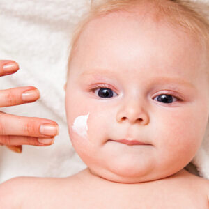 علت خشکی پوست نوزاد چیست؟ و راه درمان آن