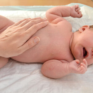 علت نفخ شکم نوزاد چیست؟