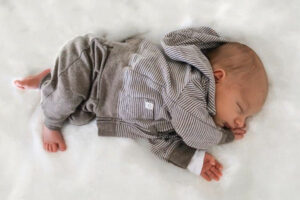 علت بی خوابی نوزاد در شب چیست؟