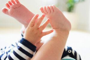 سوختگی پای نوزاد ، بررسی علائم، علل و راه‌های درمان