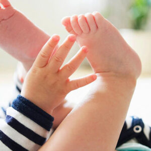 سوختگی پای نوزاد ، بررسی علائم، علل و راه‌های درمان
