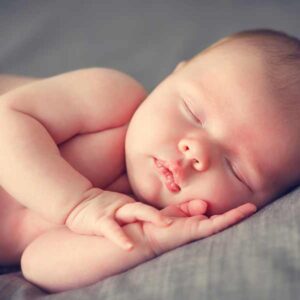 خواب نوزاد از چند ماهگی تنظیم میشود؟