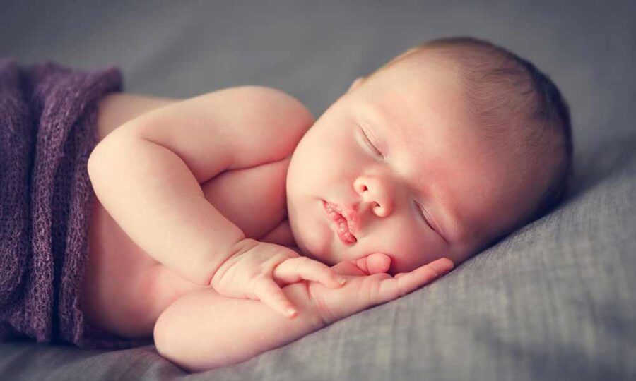 خواب نوزاد از چند ماهگی تنظیم میشود؟