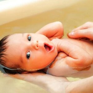 هر چند وقت یک بار نوزاد را حمام ببریم؟
